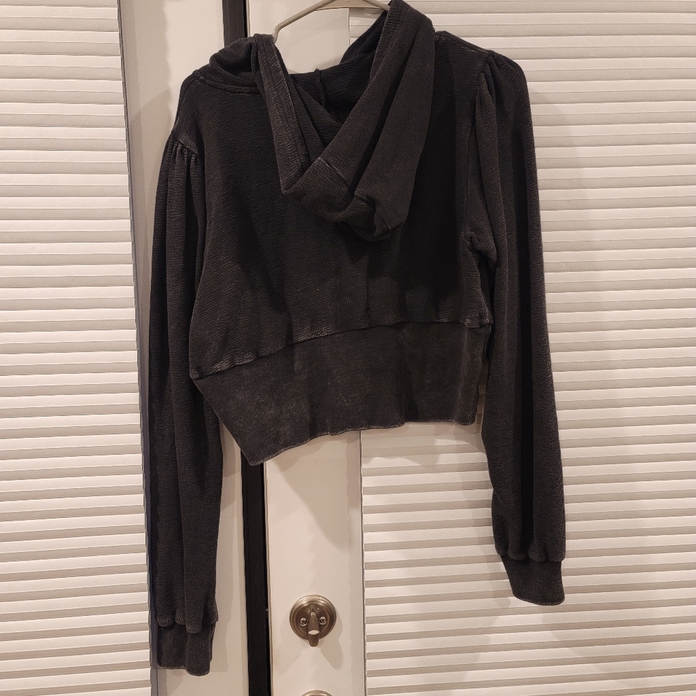 Black Cropped Zip-up Hoodie